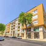 Zeenat Apartment With Balcony And Free Parking