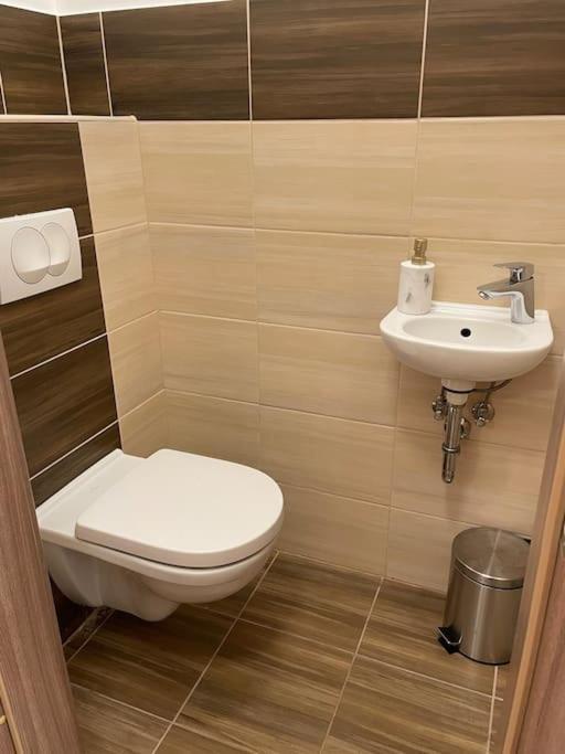 Zeenat With Balcony And Free Parking Apartment *