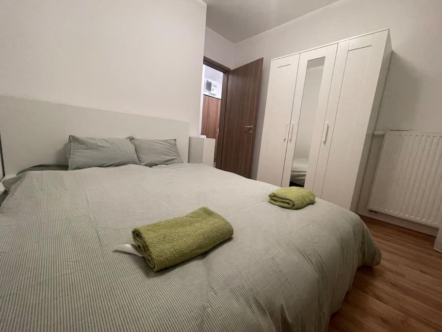 Zeenat With Balcony And Free Parking Apartamento Budapest