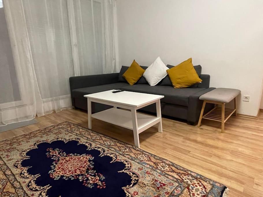 Zeenat With Balcony And Free Parking Appartement Budapest